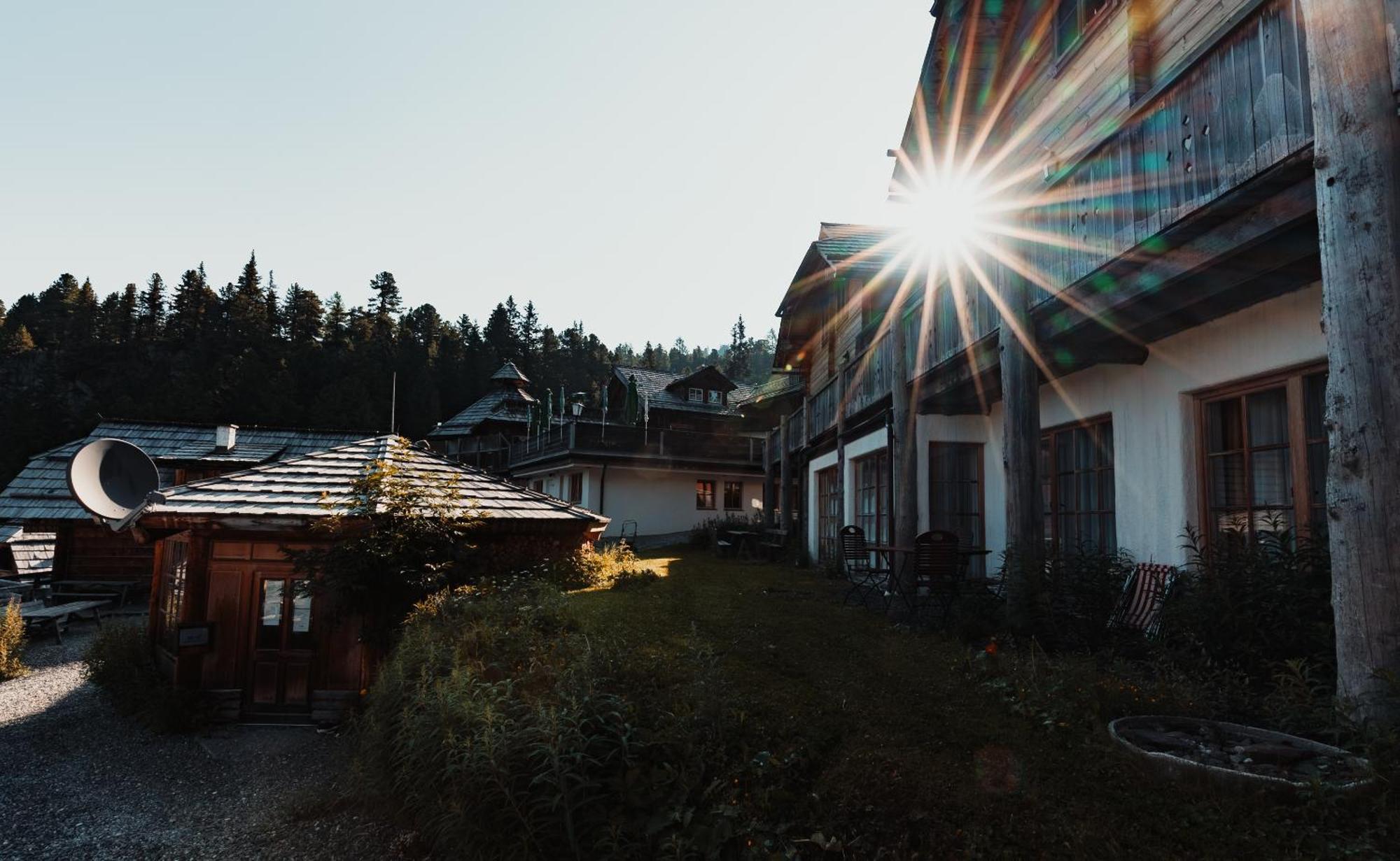 Turracher Hohe Mei Zeit Huettendorf מראה חיצוני תמונה